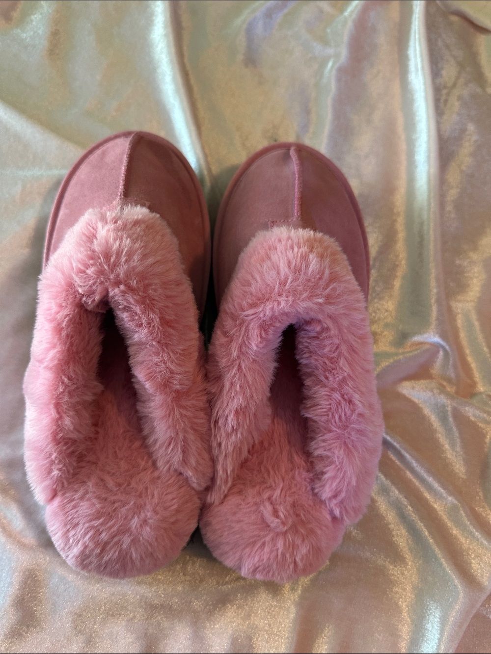 Women’s Pink Fuzzy Slip-On Slippers